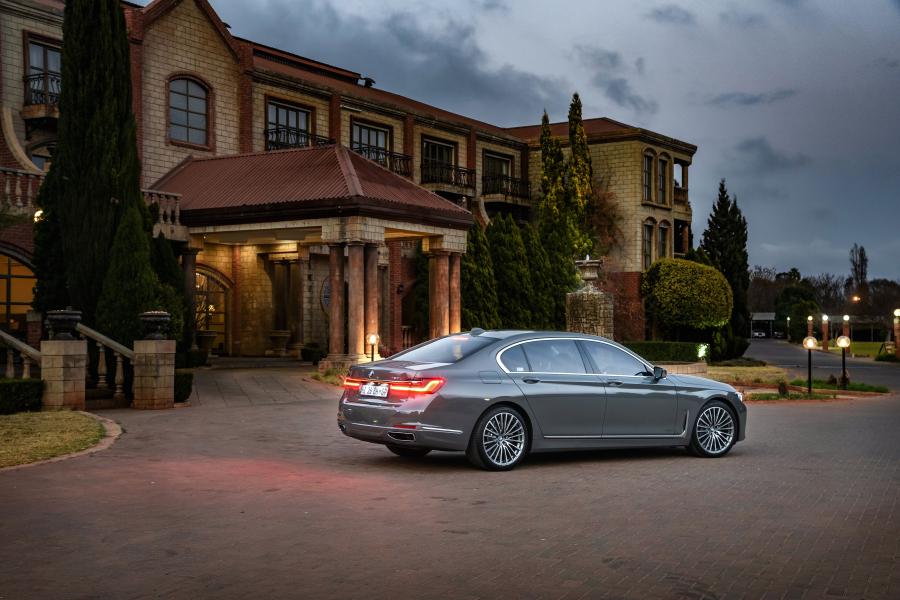  BMW 750Li xDrive (G12) 2019 года  (ZA) (фото 27 из 40)